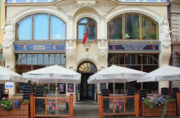 Fragment Fasady Zabytkowego Secesyjnego Budynku Centrum Miasta — Zdjęcie stockowe