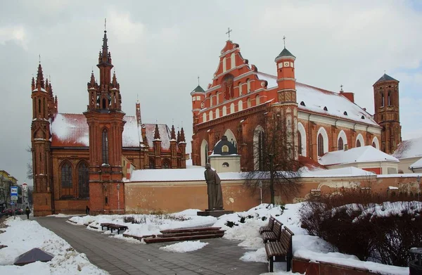 Manhã Sombria Inverno Vista Igreja Gótica Santa Ana Capital Lituânia — Fotografia de Stock