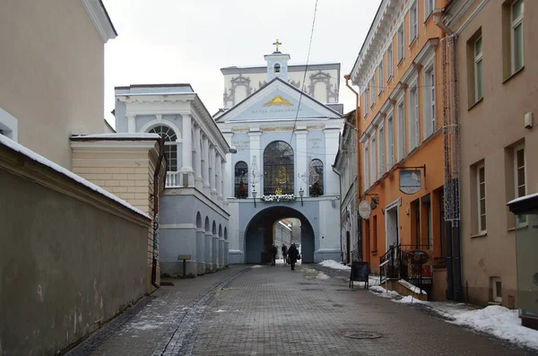 Прогулка Центре Города Теплый Зимний День Городские Ворота Часовня Ворота — стоковое фото