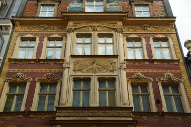 Riga 'nın merkezindeki Art Nouveau ön cephe dekorasyon bölümü
