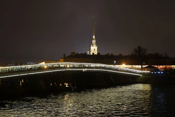 Paseo Nocturno Centro San Petersburgo Decorado Con Guirnaldas Eléctricas Año — Foto de Stock