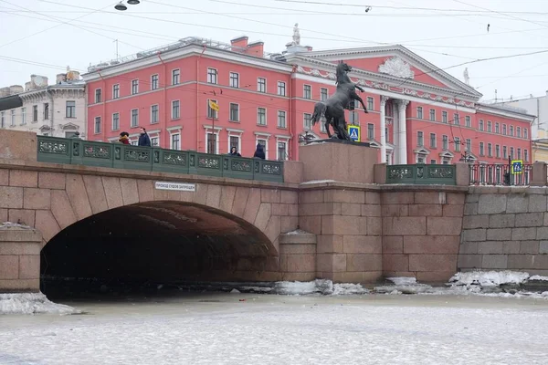 Caminata Marzo Sobre Hielo Del Congelado Río Fontanka Parte Histórica — Foto de Stock