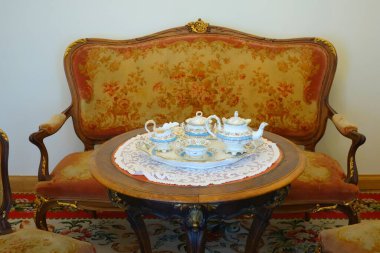 Yaz günü ve Gatchina Sarayı 'na ilginç bir gezi.