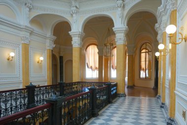 Yaz günü ve Gatchina Sarayı 'na ilginç bir gezi.