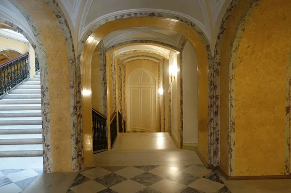 Giornata Estiva Interessante Escursione Palazzo Gatchina — Foto Stock