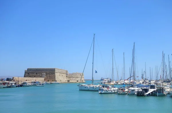 Sıcak Bir Yaz Günü Eski Liman Şehir Kalesinde Bir Yürüyüş — Stok fotoğraf