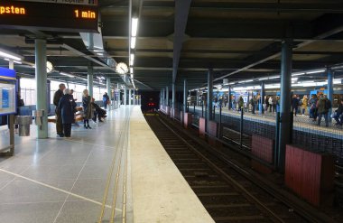 Stockholm 'ün tarihi bölümündeki Gamla Stan metro istasyonu