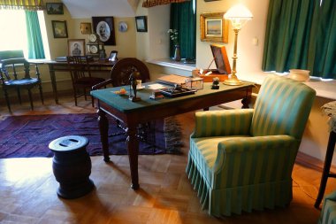 Yaz günü ve Gatchina Sarayı 'na ilginç bir gezi.