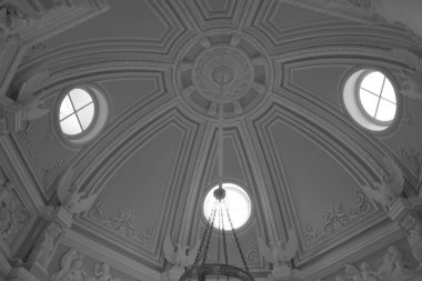 Yaz günü ve Gatchina Sarayı 'na ilginç bir gezi.