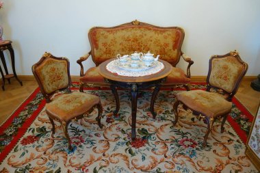 Yaz günü ve Gatchina Sarayı 'na ilginç bir gezi.