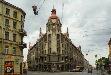 Sadovaya 'daki Art Nouveau binası 55-57, şehir kurumları evi.