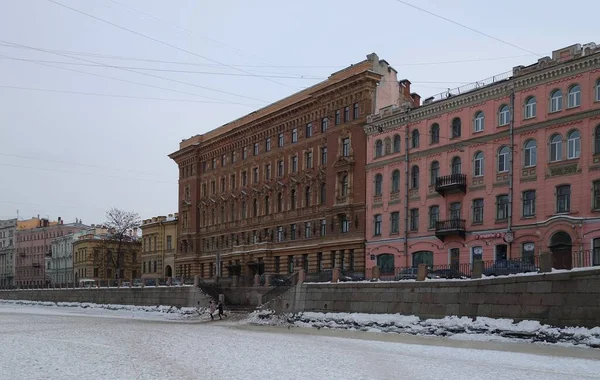 Marzo Passeggiata Sul Ghiaccio Del Fiume Fontanka Ghiacciato Nella Parte — Foto Stock