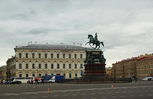 Летний День Интересная Экскурсия Городу Исаакиевской Площади Памятнику Императору — стоковое фото