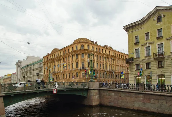 Promenade Dans Centre Ville Été Soirée Pas Ensoleillée Griboïedov Canal — Photo