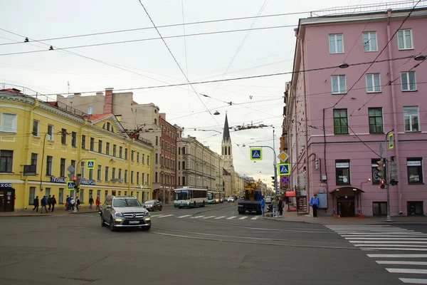 Passeggiata Nel Centro Della Città Una Cupa Serata Estiva Vasilievsky — Foto Stock