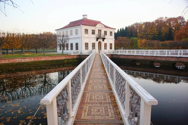 Acalme Noite Outono Palácio Marly Parque Inferior Peterhof — Fotografia de Stock