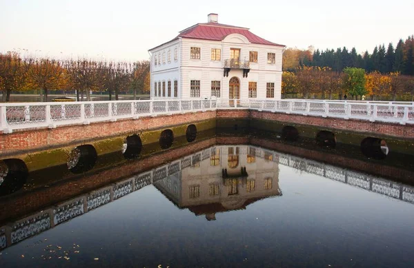 Serata Autunnale Tranquilla Palazzo Marly Nel Parco Inferiore Peterhof — Foto Stock