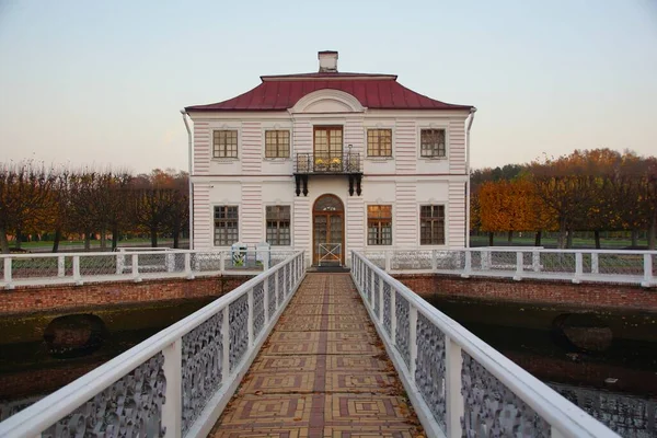 Calma Tarde Otoño Palacio Marly Parque Inferior Peterhof — Foto de Stock