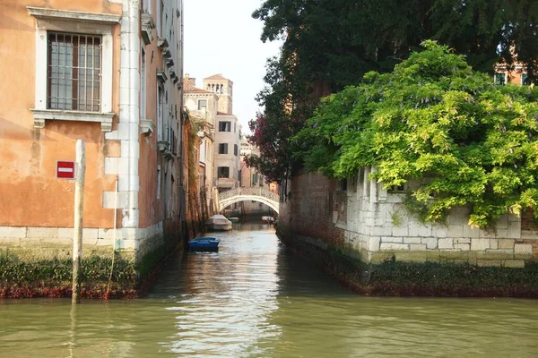 Une Chaude Matinée Été Une Promenade Passionnante Long Des Canaux — Photo