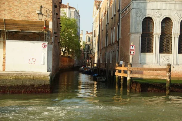 Une Chaude Matinée Été Une Promenade Passionnante Long Des Canaux — Photo