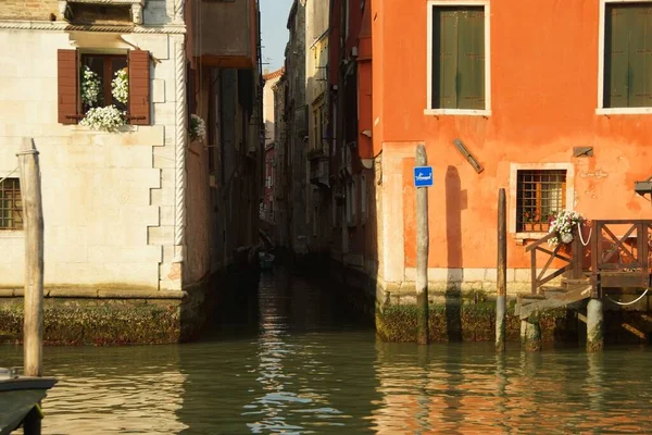 Une Chaude Matinée Été Une Promenade Passionnante Long Des Canaux — Photo