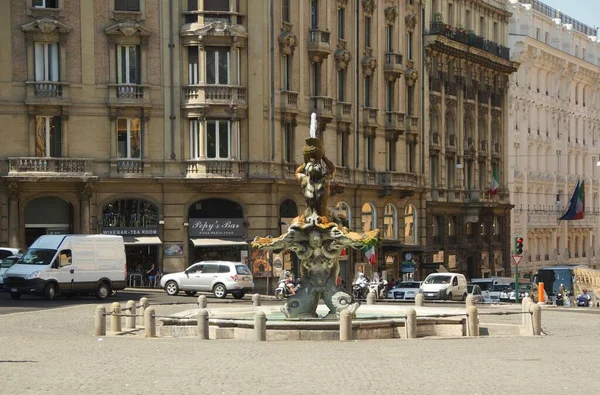 Una Calda Giornata Estiva Affascinante Passeggiata Vie Piazze Della Città — Foto Stock