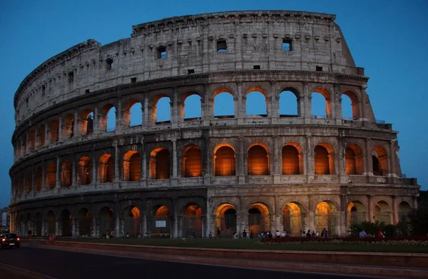 Ciepły Letni Wieczór Fascynujący Spacer Ulicami Placami Wiecznego Miasta Koloseum — Zdjęcie stockowe
