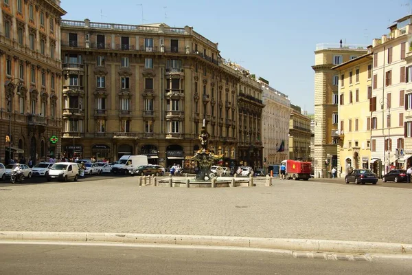 Гарячий Літній День Захоплива Прогулянка Вулицями Площами Вічного Міста Фонтан — стокове фото