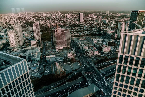 Bird fly view on sunset tel aviv cidade moderna em Israel — Fotografia de Stock