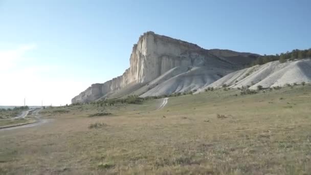 Weißer Felsen Bei Sonnenuntergang — Stockvideo