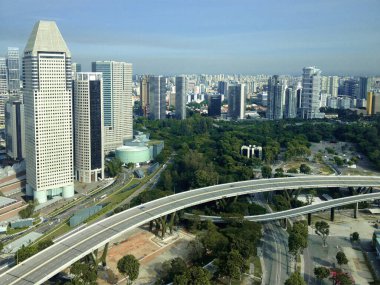 Singapur şehrinin en iyi manzaralı iş binası ve finans bölgesi.