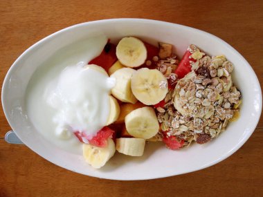 Kahvaltı - Yoğurtlu karpuz ve muz müsli, kopyalama alanı