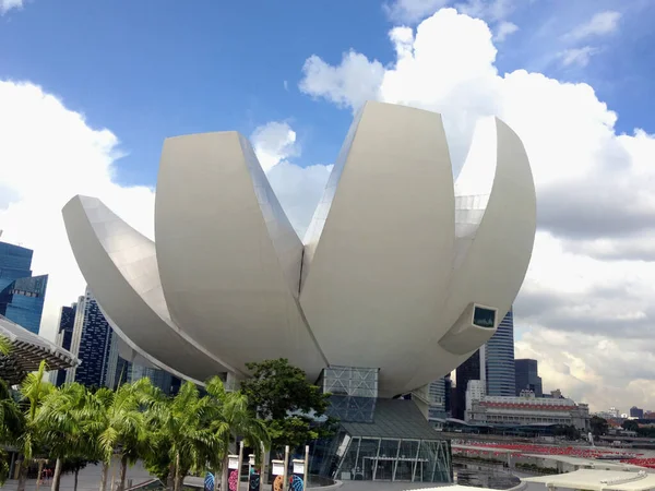 新加坡 2014年11月11日 艺术科学博物馆是新加坡滨海湾金沙综合旅游胜地之一 — 图库照片