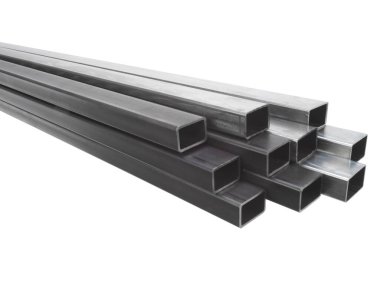 Beyaz arkaplanda izole edilmiş çelik tüp