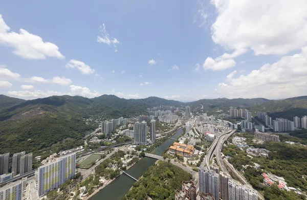 香港の沙田 ベランダ 城門川の空中 Panarama ビュー ストック写真
