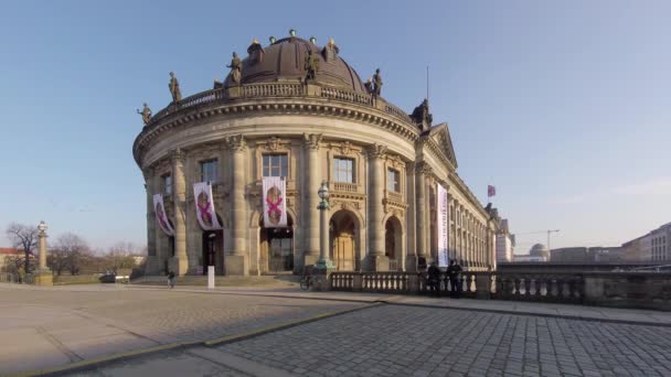 Time-lapse: Toeristen op de Bode-Museum In Berlijn, Duitsland — Stockvideo