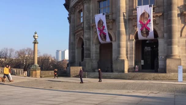 Time Lapse: I turisti al Bode Museum di Berlino, Germania — Video Stock