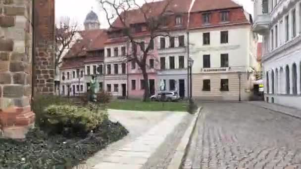 बर्लिन, जर्मनी मध्ये निकोलावीयरटेल मध्ये निकोलाकिर्चे सुमारे टाइम लॅप्स वॉक — स्टॉक व्हिडिओ