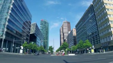 Balık-gözü zaman atlamalı: Trafik, Berlin, Almanya, Potsdamer Platz yakınındaki vınlamak dışarı