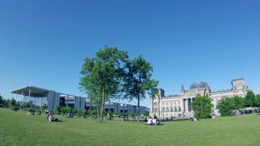 Yaz, balık-gözü zaman atlamalı önünde Berlin Reichstag