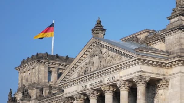Концепция Немецкой Политики Пан Шот Здания Рейхстага Берлине Германия — стоковое видео