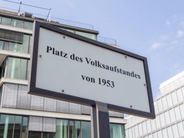 Sokak İşareti Platz des Volksaufstandes von 1953 Berlin, Almanya