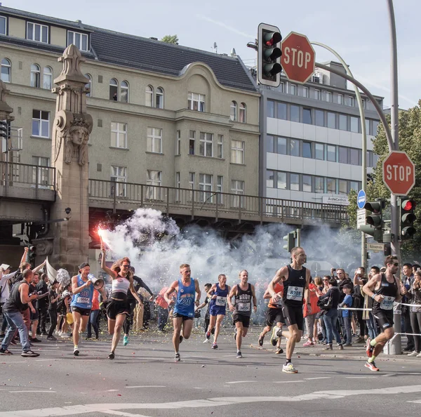 Spectator With A Torch And Runners At Berlin Marathon 2016 — Stock Photo, Image