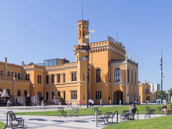 Estación principal de tren de Wroclaw con turistas — Foto de Stock