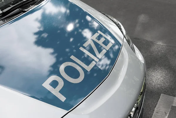 Aktuelle Nachrichten: Blaues Polizeiauto, ausgewählter Schwerpunkt — Stockfoto