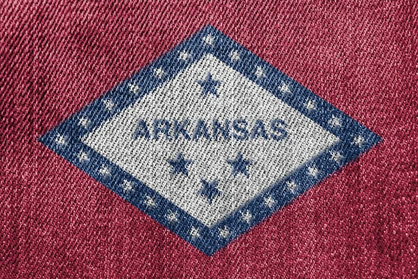 Textilního průmyslu nebo politiky koncept: Arkansas Flag Denim džíny pozadí — Stock fotografie