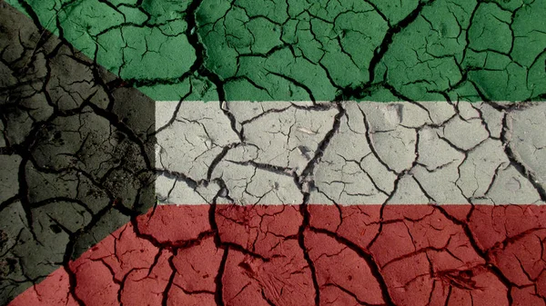 クウェートの国旗と危機概念: 泥を亀裂します。 — ストック写真