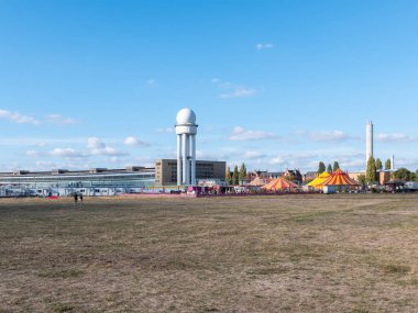 Halk Şehir Parkı Tempelhofer Feld, eski Tempelhof Airport, Berlin, Almanya