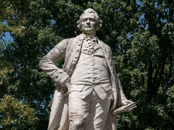 Alman Lessing anıt heykeli: Lessing-Denkmal, Berlin, Almanya — Stok fotoğraf