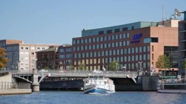 Ard-Hauptstadtstudio, Berlin Spree Nehri Capital City'nin televizyon stüdyosunda